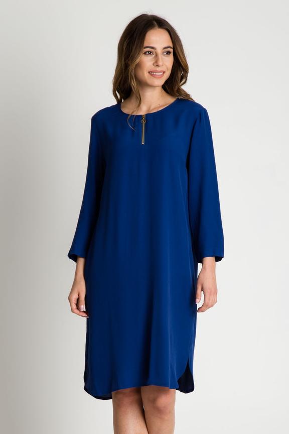 Niebieska sukienka z zamkiem na dekolcie