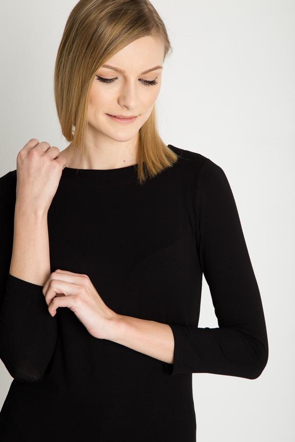 Czarna dzianinowa bluzka z rękawem 3/4 i dekoltem łódką