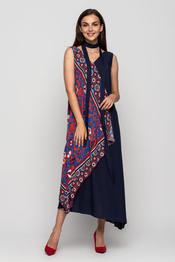 Długa wzorzysta sukienka z paskiem i dekoltem w literkę V