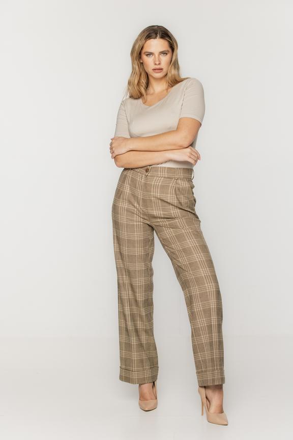 Dopasowana beżowa bluzka z dzianiny