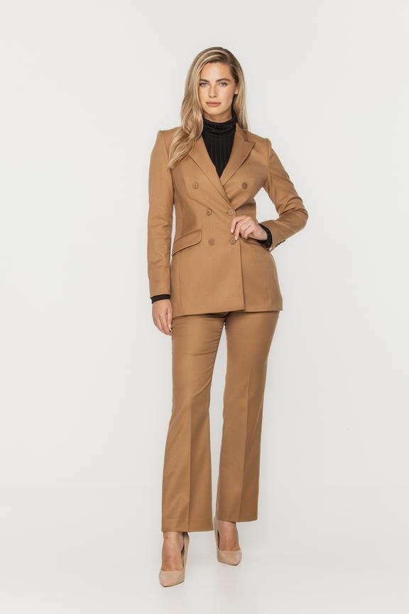 Dwurzędowa marynarka w karmelowym kolorze