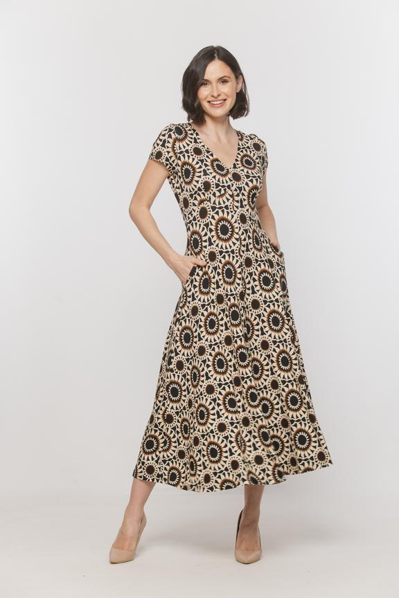 Dzianinowa casualowa sukienka z dekoltem w serek