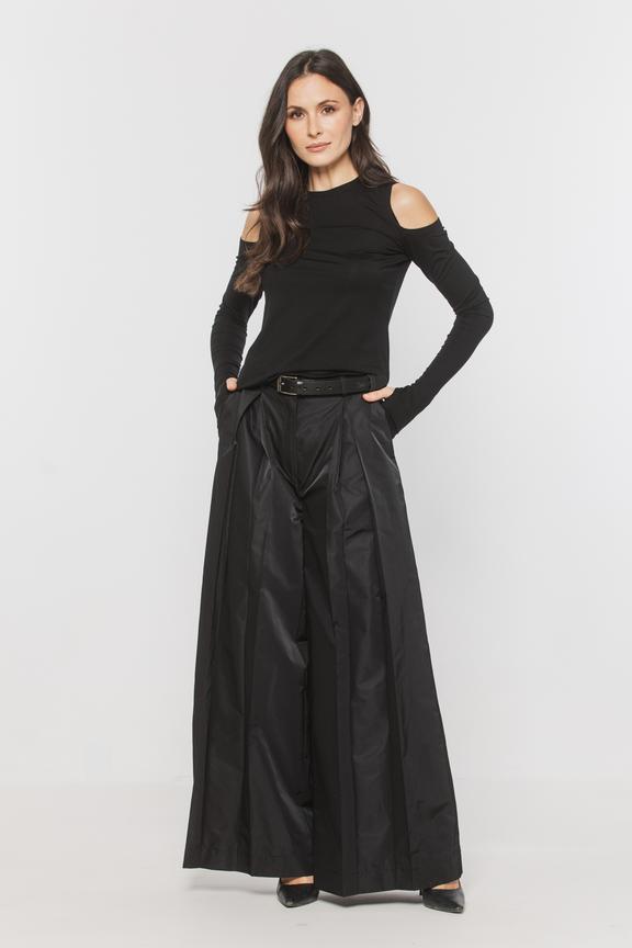 Dzianinowa czarna bluzka z odkrytymi ramionami