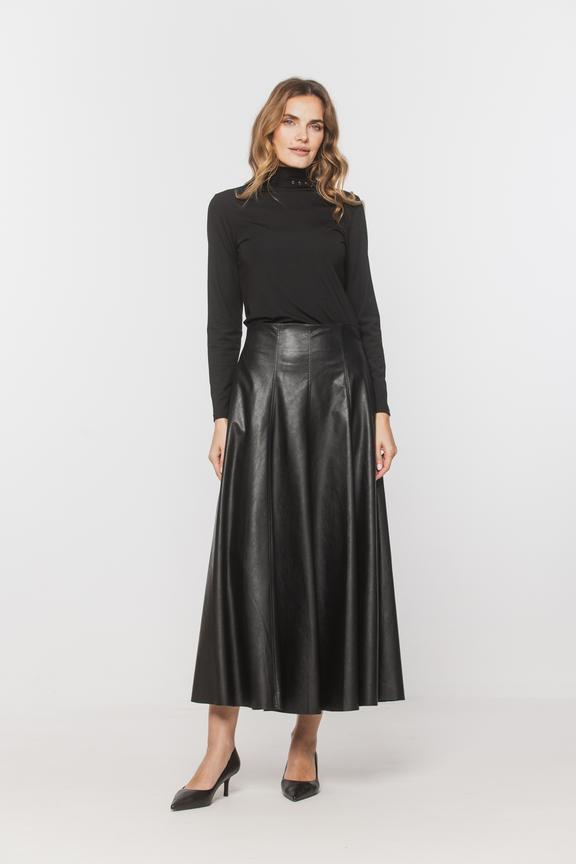 Dzianinowa czarna bluzka z ozdobnym półgolfem