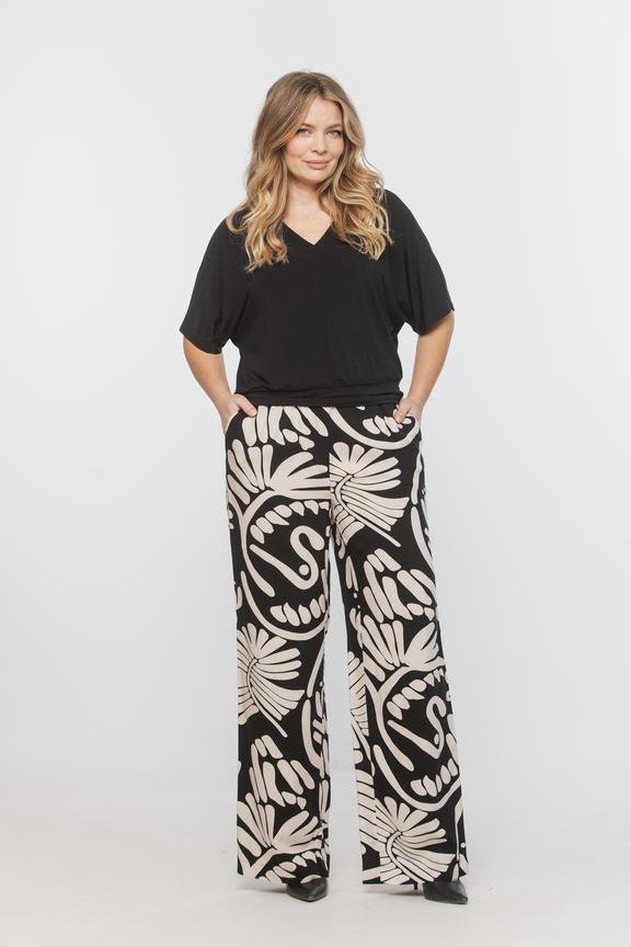 Dzianinowa czarna bluzka ze ściągaczem w talii