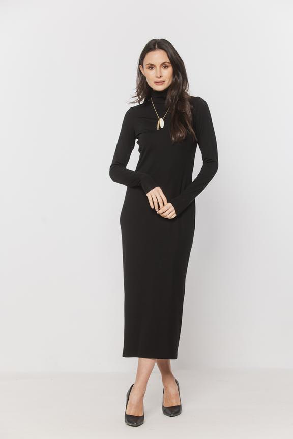 Dzianinowa sukienka w kolorze czarnym z półgolfem
