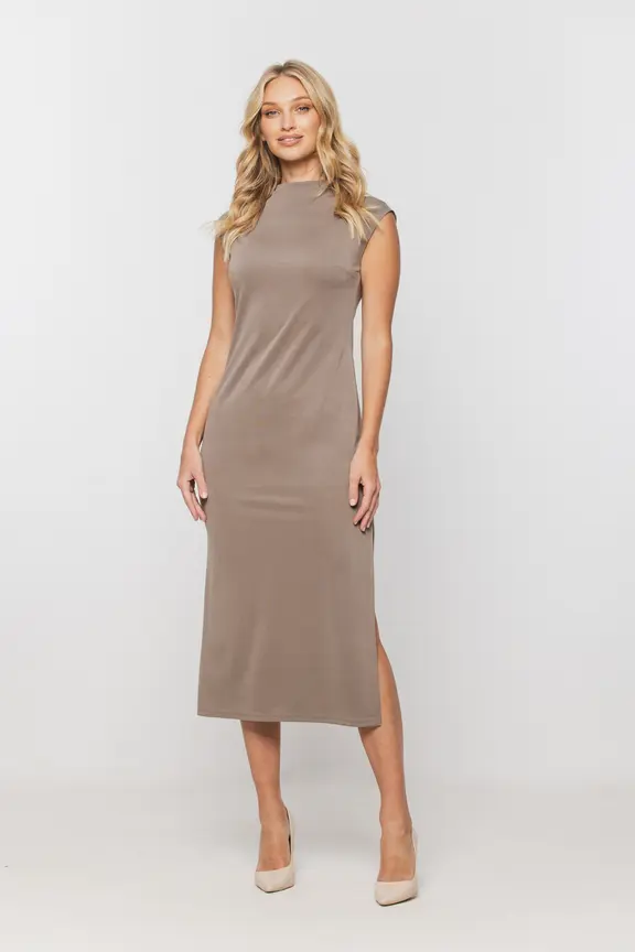 Dzianinowa sukienka ze stójką i kimonowym rękawkiem