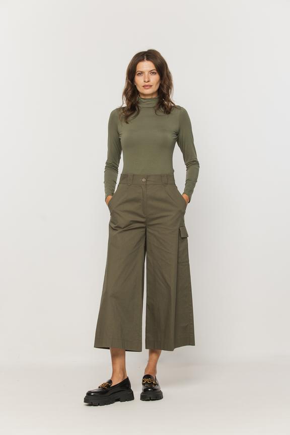 Dzianinowy oliwkowy półgolf z długim rękawem