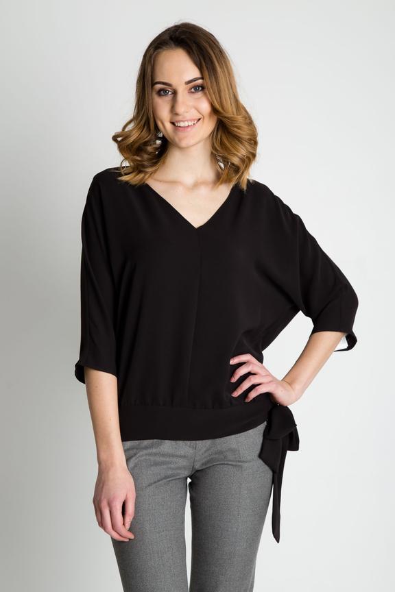 Czarna luźna bluzka z dekoltem