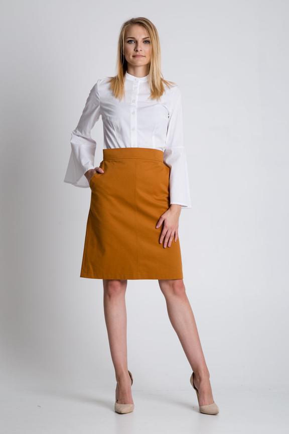 Prosta ruda spódnica do kolan