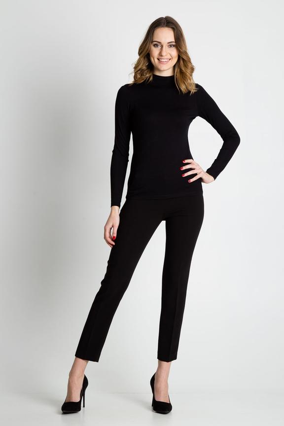 Czarna bluzka z golfem i długim rękawem