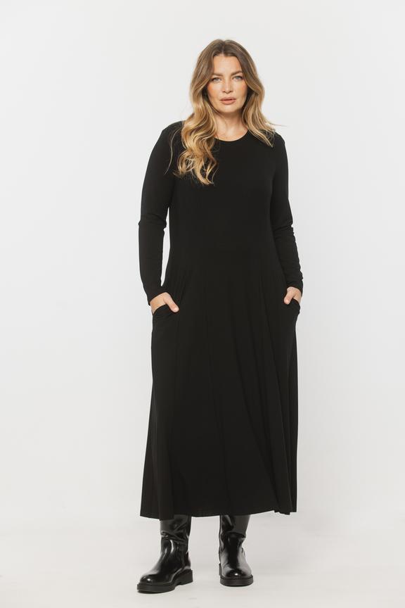 Elastyczna czarna sukienka z miękkiej dzianiny