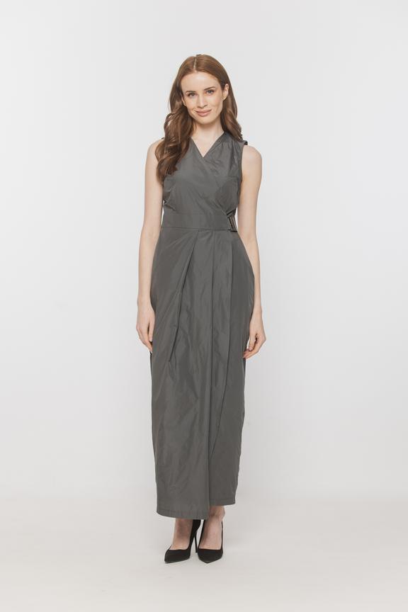 Elegancka sukienka midi z lekkiej tafty z dekoracyjną klamrą