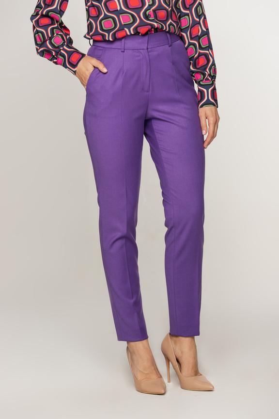 Eleganckie fioletowe spodnie w kant