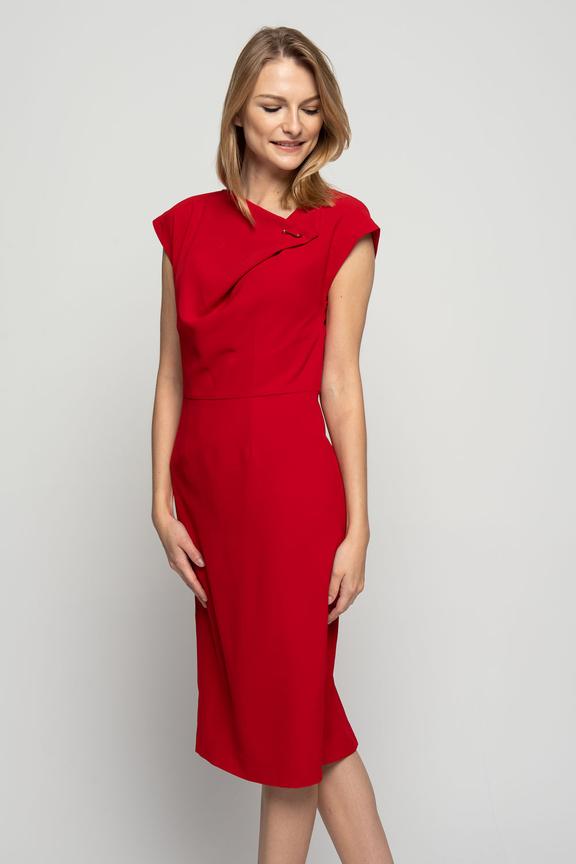 Czerwona sukienka z dopasowanym dołem