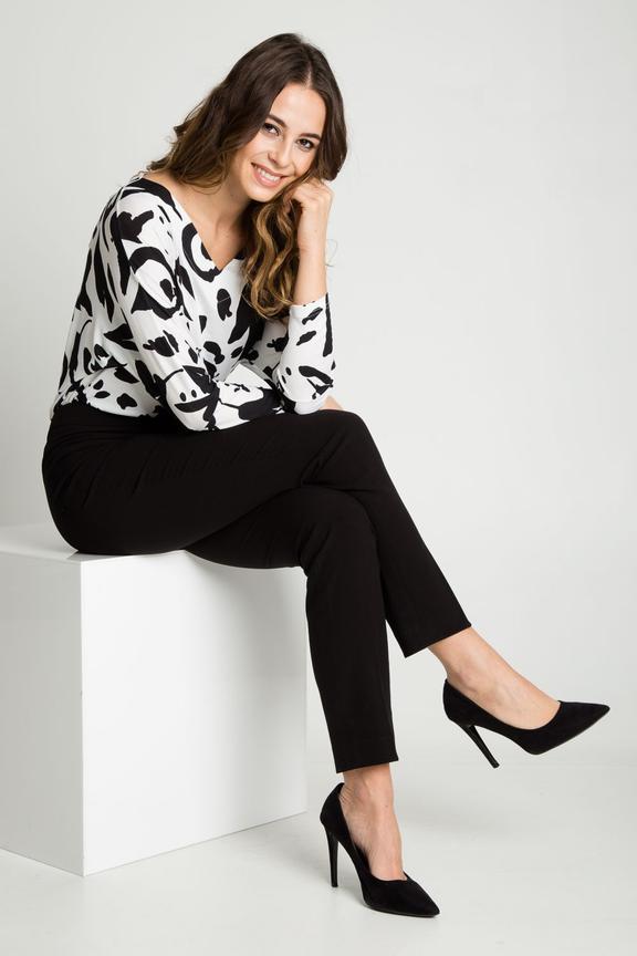 Klasyczne czarne spodnie w kant bez kieszeni