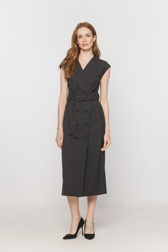 A graphite-coloured woollen dress that accentuates the shoulders and waist