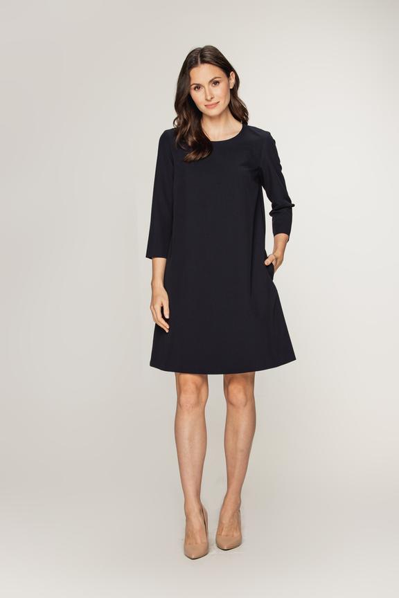 Granatowa sukienka o trapezowym fasonie