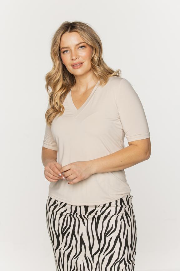 Jasnobeżowa dzianinowa bluzka z dekoltem V