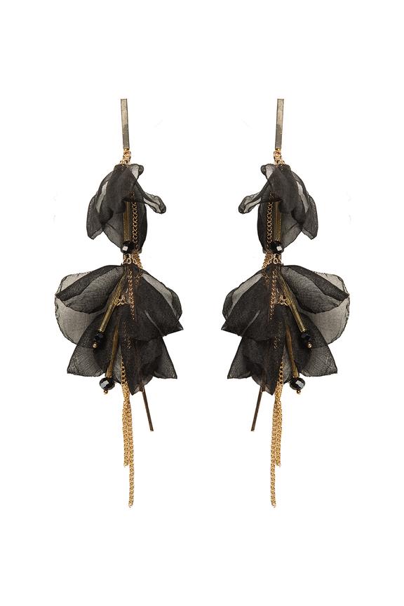 Czarne kolczyki w romantycznym stylu