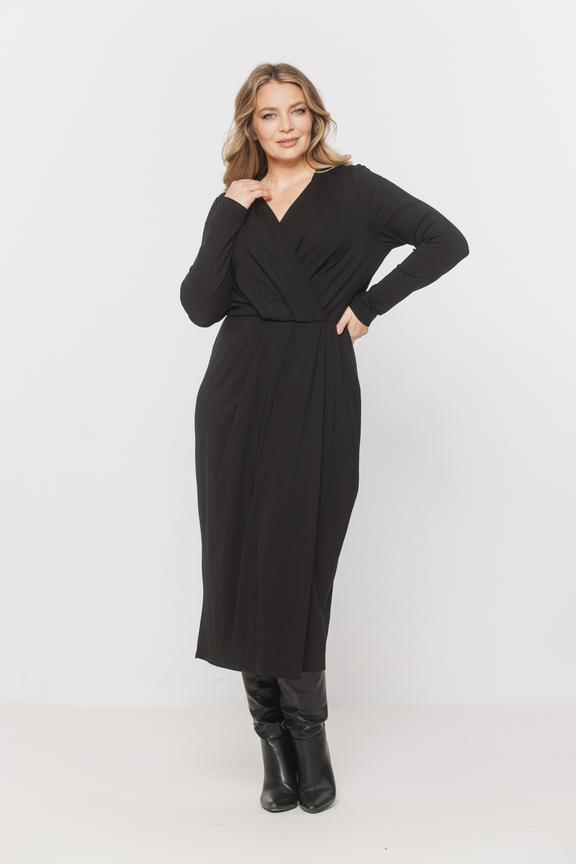 Kopertowa czarna sukienka z dzianiny wiskozowej