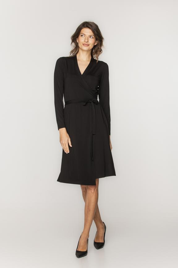 Kopertowa czarna sukienka z modalu