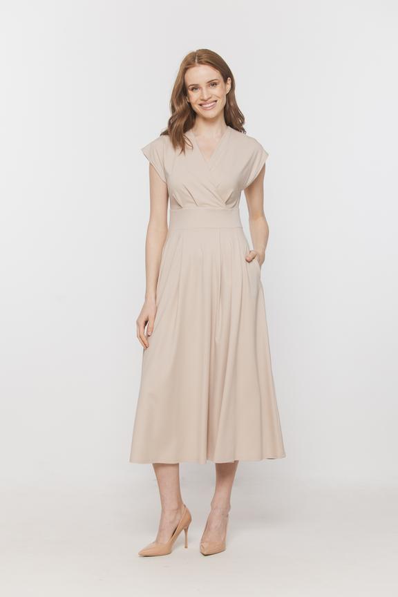 Kopertowa sukienka z beżowej dzianiny wiskozowej