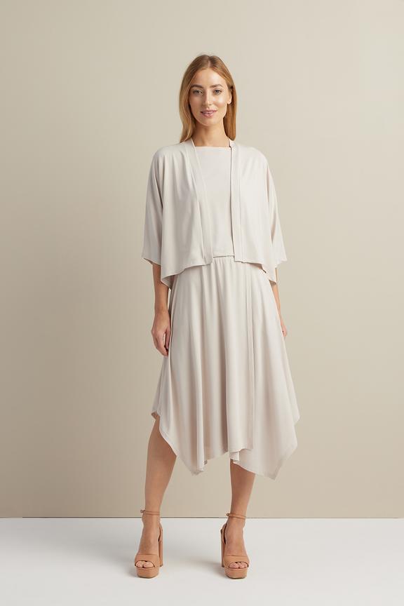 Kremowa krótka narzutka