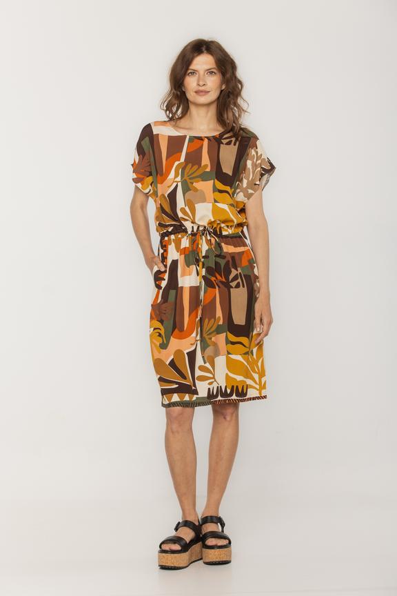 Krótka letnia sukienka z kieszeniami i troczkiem w talii