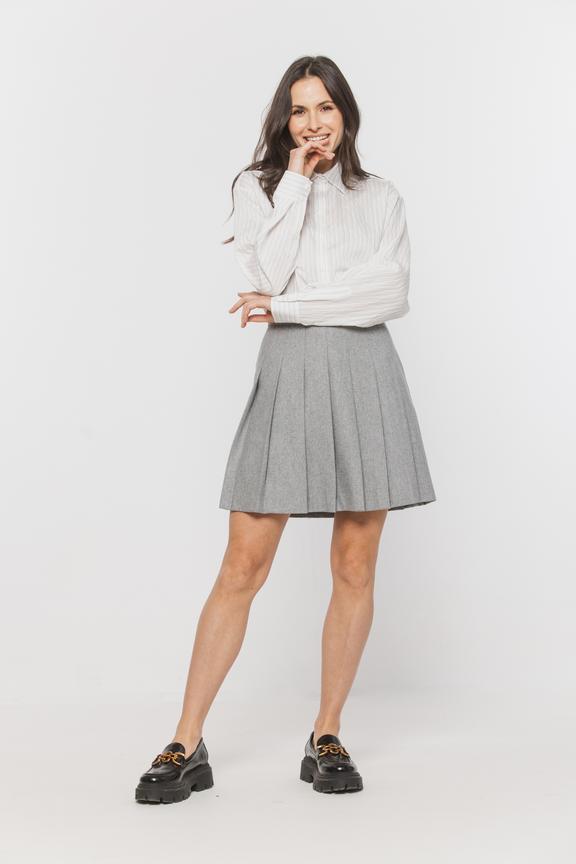 Krótka szara wełniana spódnica z zakładkami