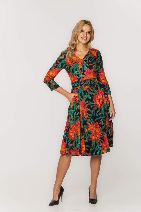 Kwiecista rozkloszowana sukienka