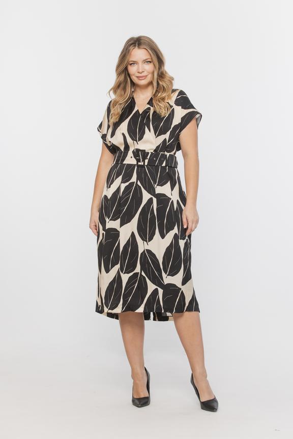 Lekka sukienka z paskiem z satyny wiskozowej