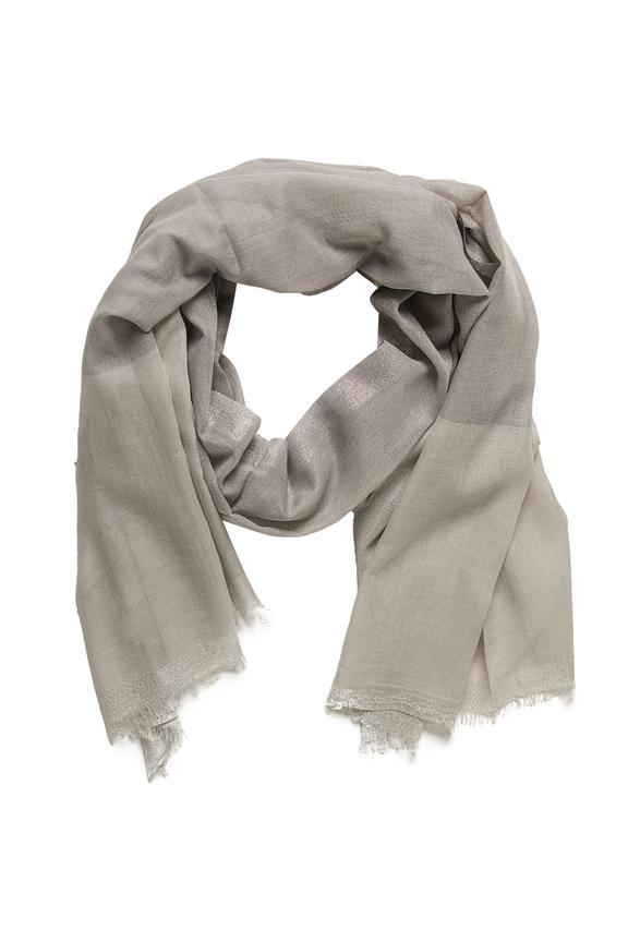 Lekki wiosenny szal z jedwabiem i srebrną nitką