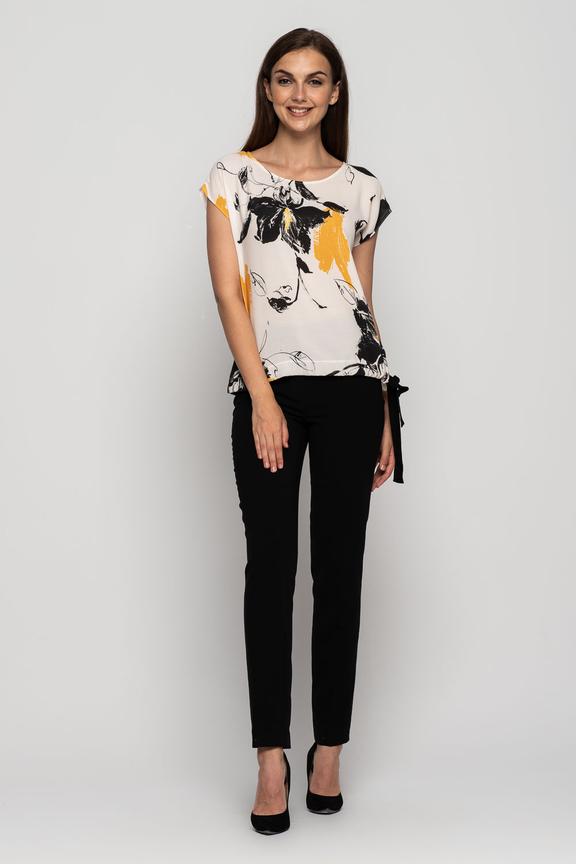 Letnia bluzka z krótkim rękawem ściągana szarfą u dołu