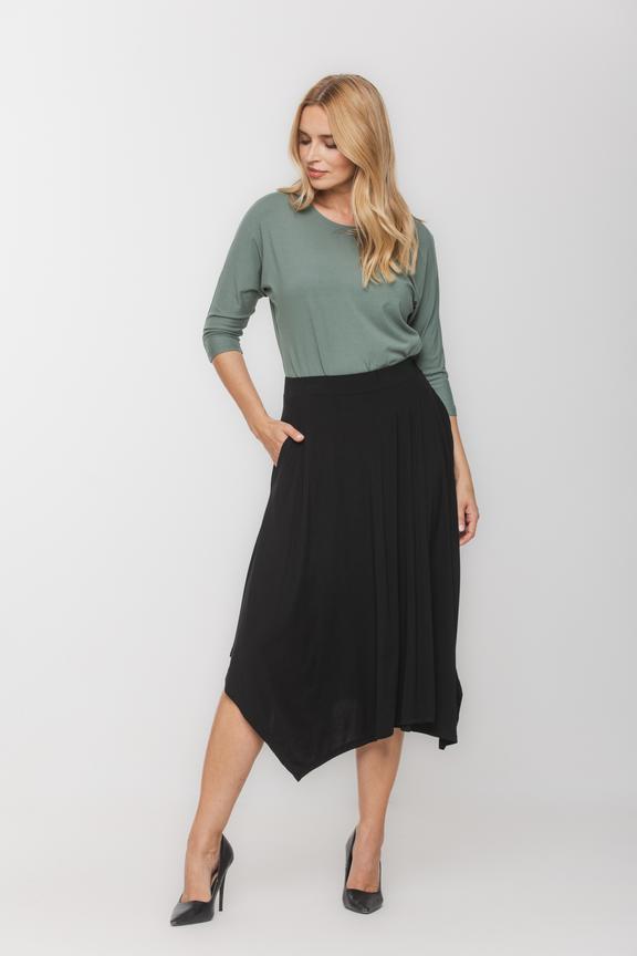 Luźna szałwiowa bluzka z dzianiny o nietoperzowym kroju