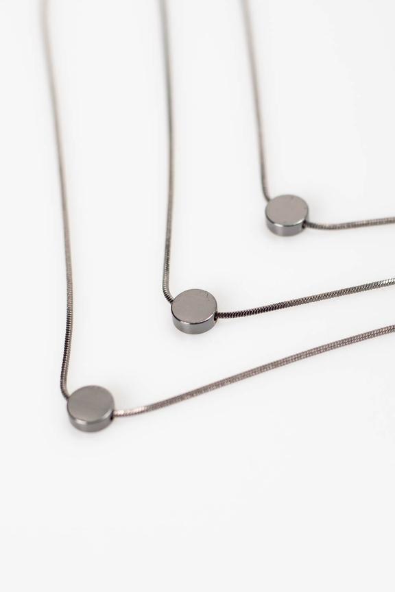 Naszyjnik w kolorze ciemnego srebra