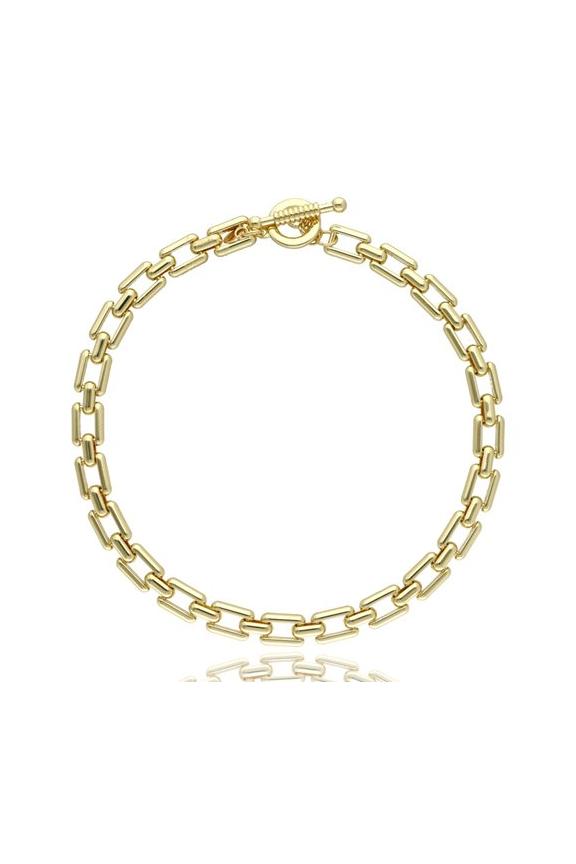 A stylish fashionable gold-coloured necklace