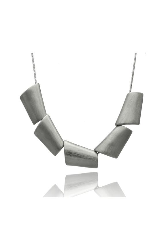 Designerski szczotkowany naszyjnik w kolorze ciemnego srebra