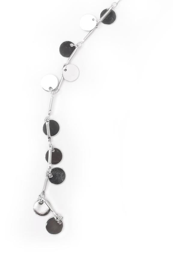 Wisiorek w kolorze ciemnego srebra