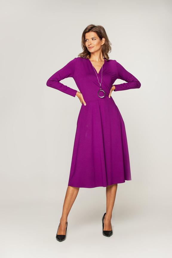 Odcinana w pasie dzianinowa sukienka