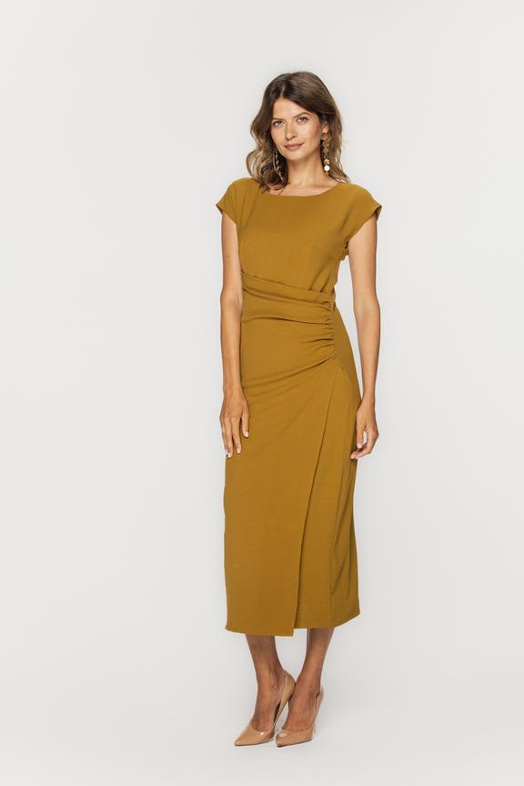 Oliwkowa sukienka z drapowaniem