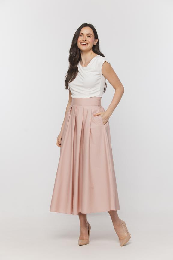 Pastelowo różowa spódnica w wizytowym stylu