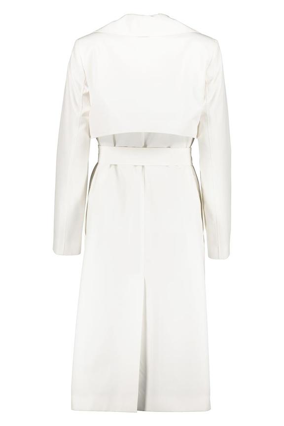 Biały płaszcz z wiązaniem w pasie