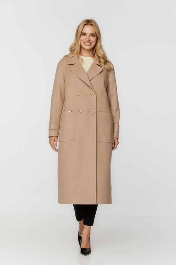 Długi beżowy płaszcz o szerokim prostym kroju