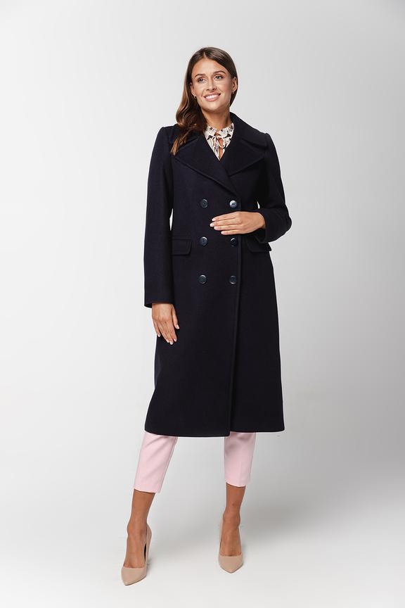 Zimowy granatowy płaszcz z dużym wykładanym kołnierzem