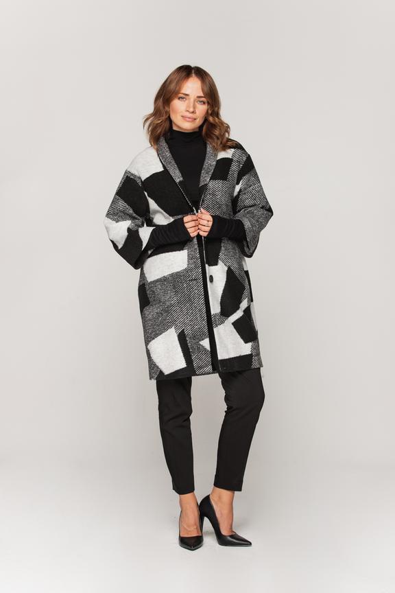 Ocieplany płaszcz z dzianinowymi rękawami