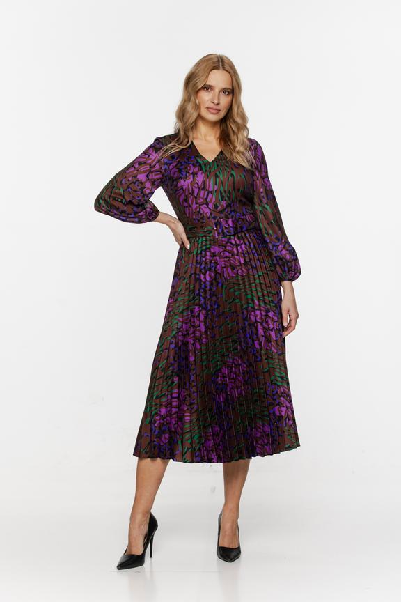 Plisowana sukienka z bufiastym rękawem i paskiem