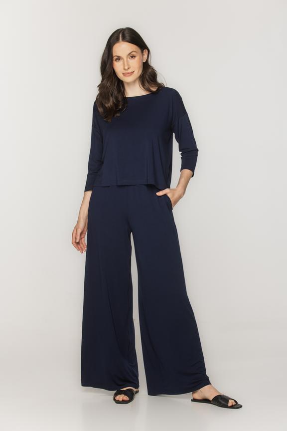 Pudełkowa granatowa bluzka z dzianiny