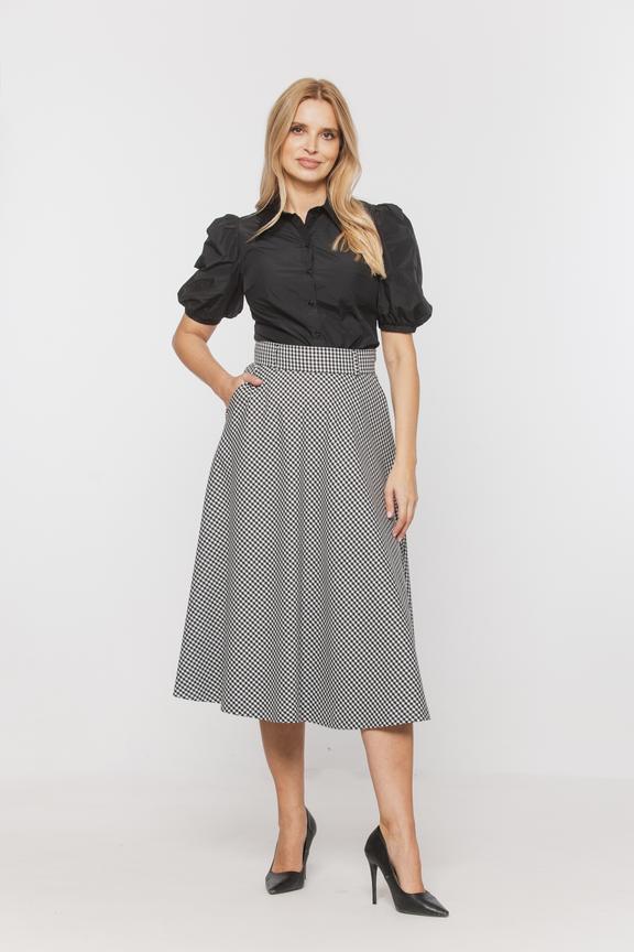 Rozkloszowana spódnica czarno-białą pepitkę