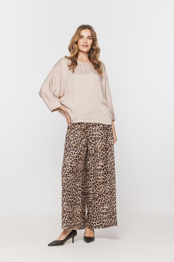 Satynowa beżowa bluzka z nietoperzowym rękawem